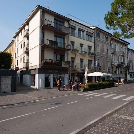 By The Lake Apartments - Centro Storico Desenzano del Garda Luaran gambar