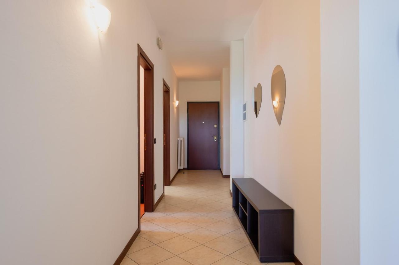By The Lake Apartments - Centro Storico Desenzano del Garda Luaran gambar