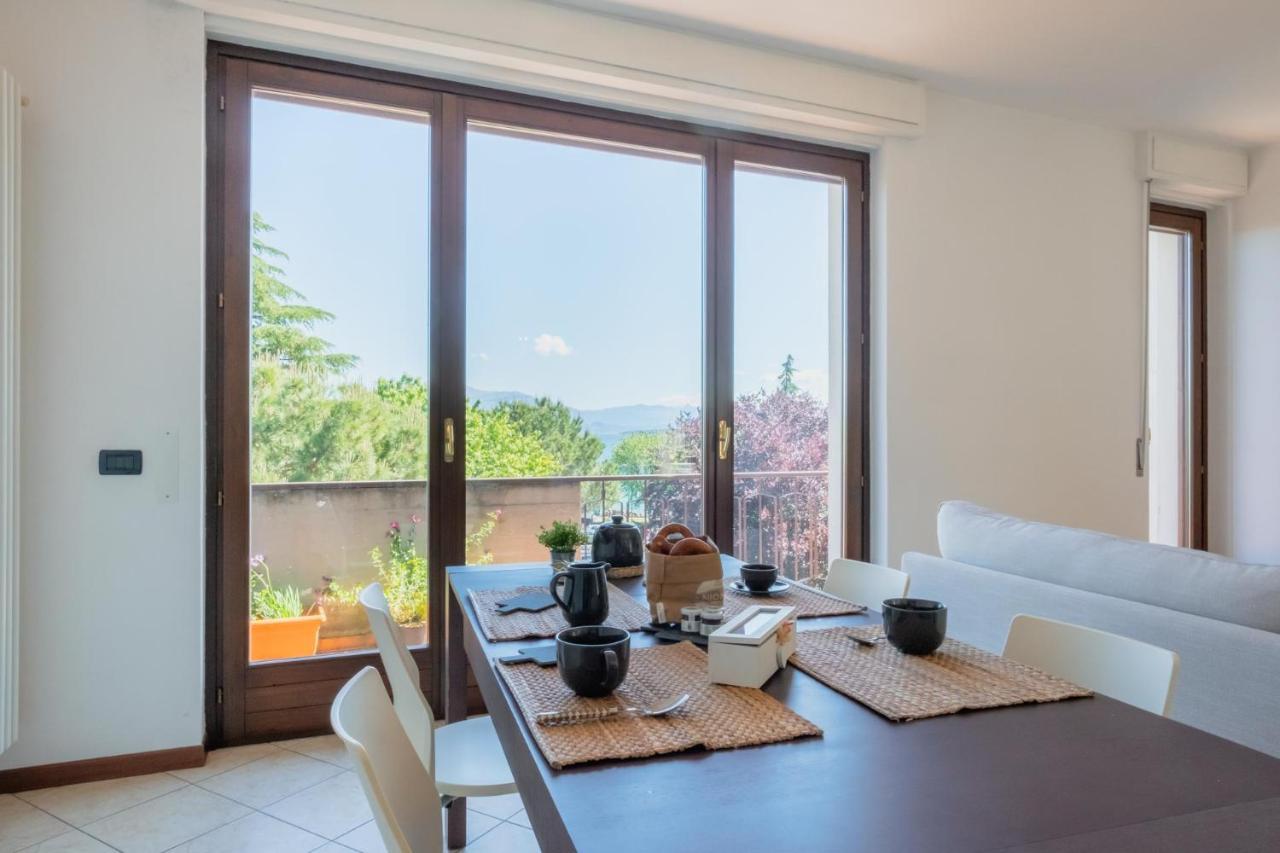 By The Lake Apartments - Centro Storico Desenzano del Garda Luaran gambar