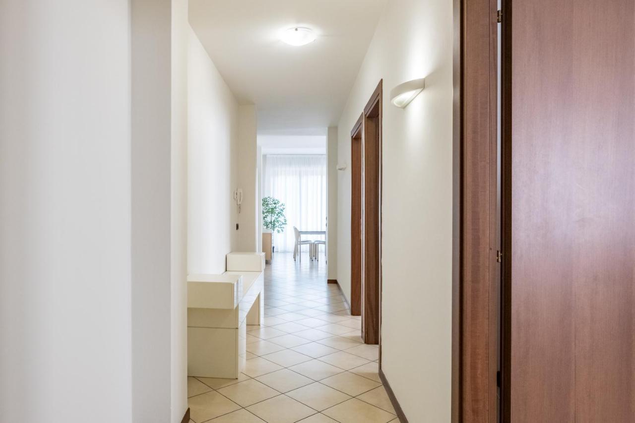 By The Lake Apartments - Centro Storico Desenzano del Garda Luaran gambar