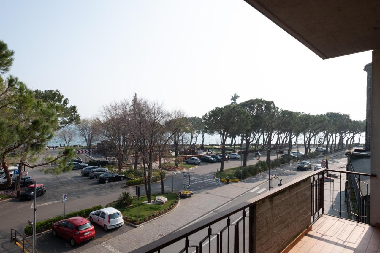 By The Lake Apartments - Centro Storico Desenzano del Garda Luaran gambar