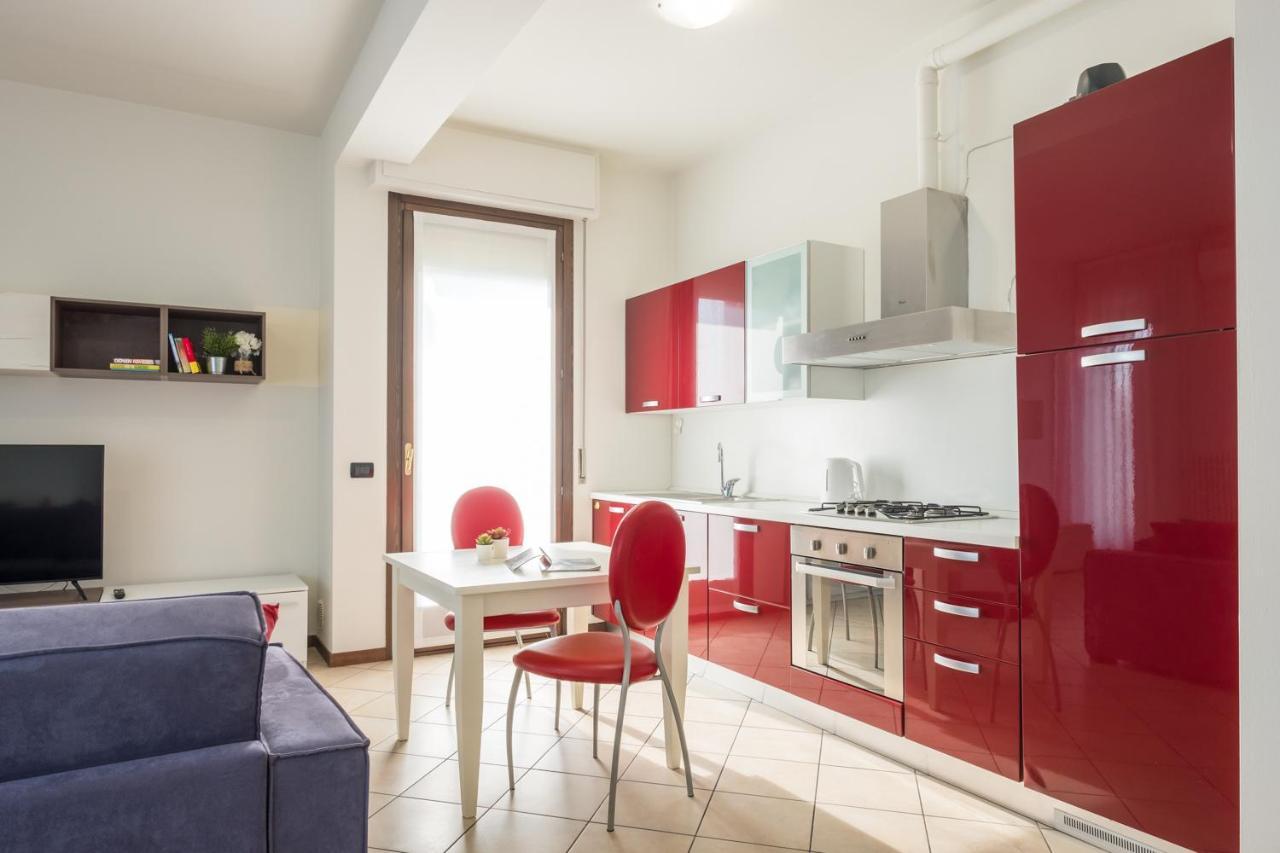By The Lake Apartments - Centro Storico Desenzano del Garda Luaran gambar