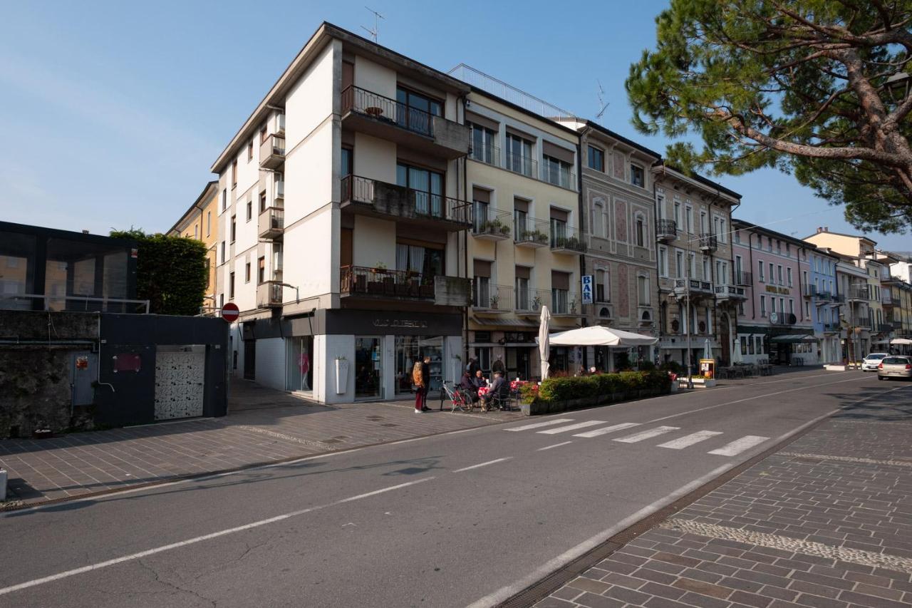 By The Lake Apartments - Centro Storico Desenzano del Garda Luaran gambar